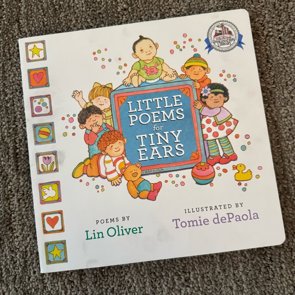Little Poems for Tiny Ears, written by Lin Oliver & illustrated by Tomie dePaola